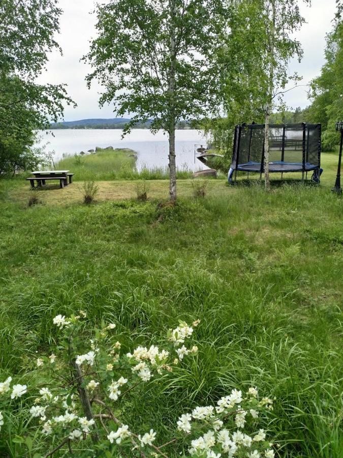 Mysig Timmerstuga Vid Sjoen Bjoerken 34 Roennsudden Grangärde Eksteriør billede